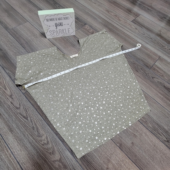 ✨️3 For $30✨️Pebble & Stone Sparkly Star Flowy Top (S) - Picture 7 of 9